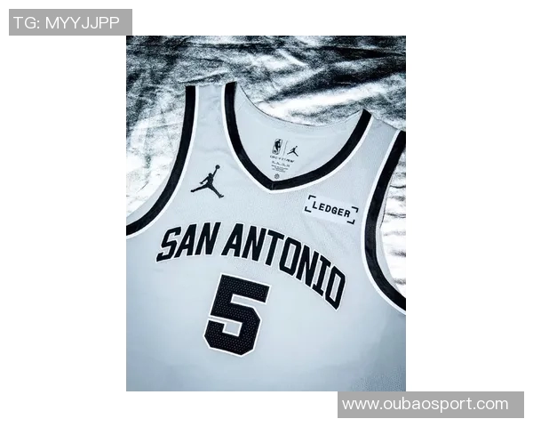 马刺新赛季球衣正式发布卡斯尔亲自试穿展现独特魅力与设计风格