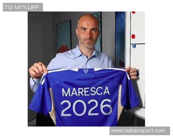 前切尔西主帅马雷斯卡现场观战莱斯特城对阵诺维奇的英冠精彩对决